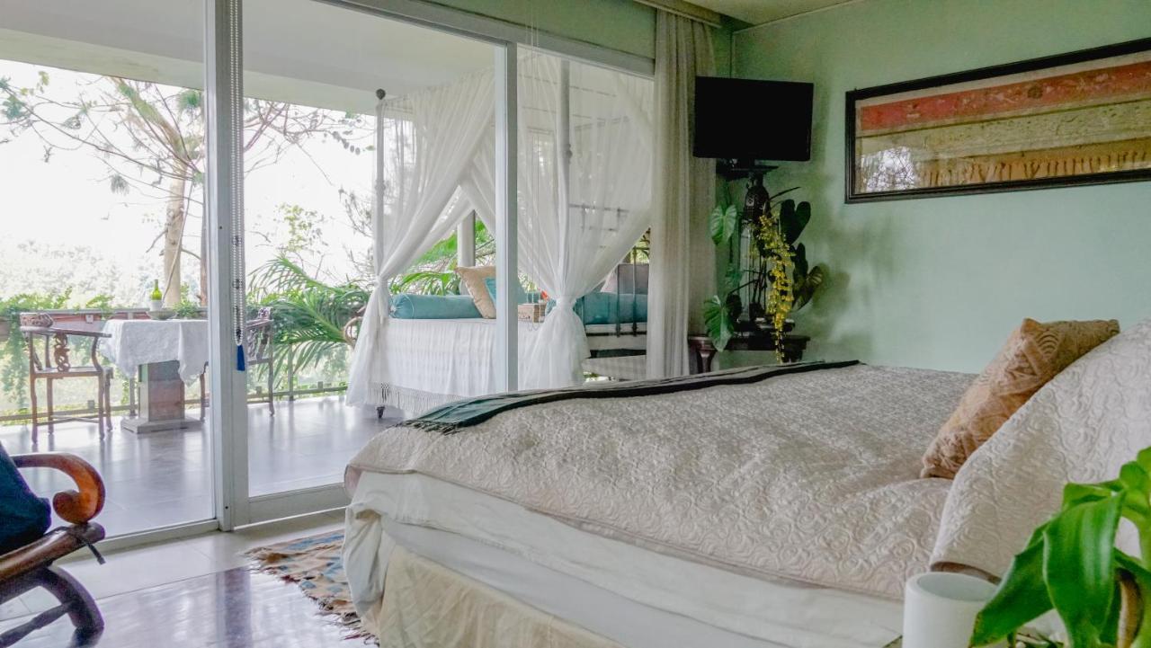 Ruth'S Bed & Breakfast Lembang Exterior photo
