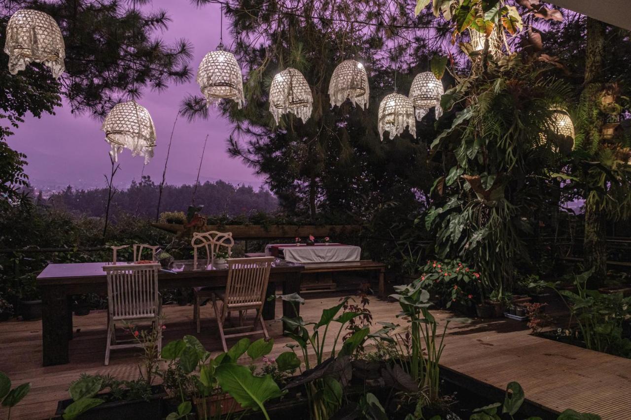 Ruth'S Bed & Breakfast Lembang Exterior photo