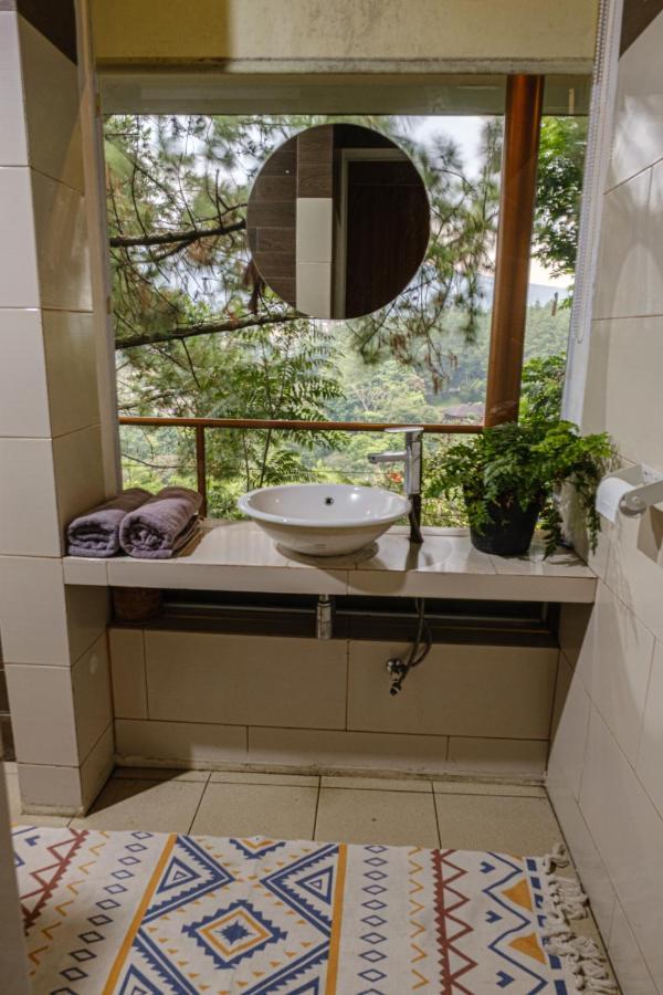 Ruth'S Bed & Breakfast Lembang Exterior photo