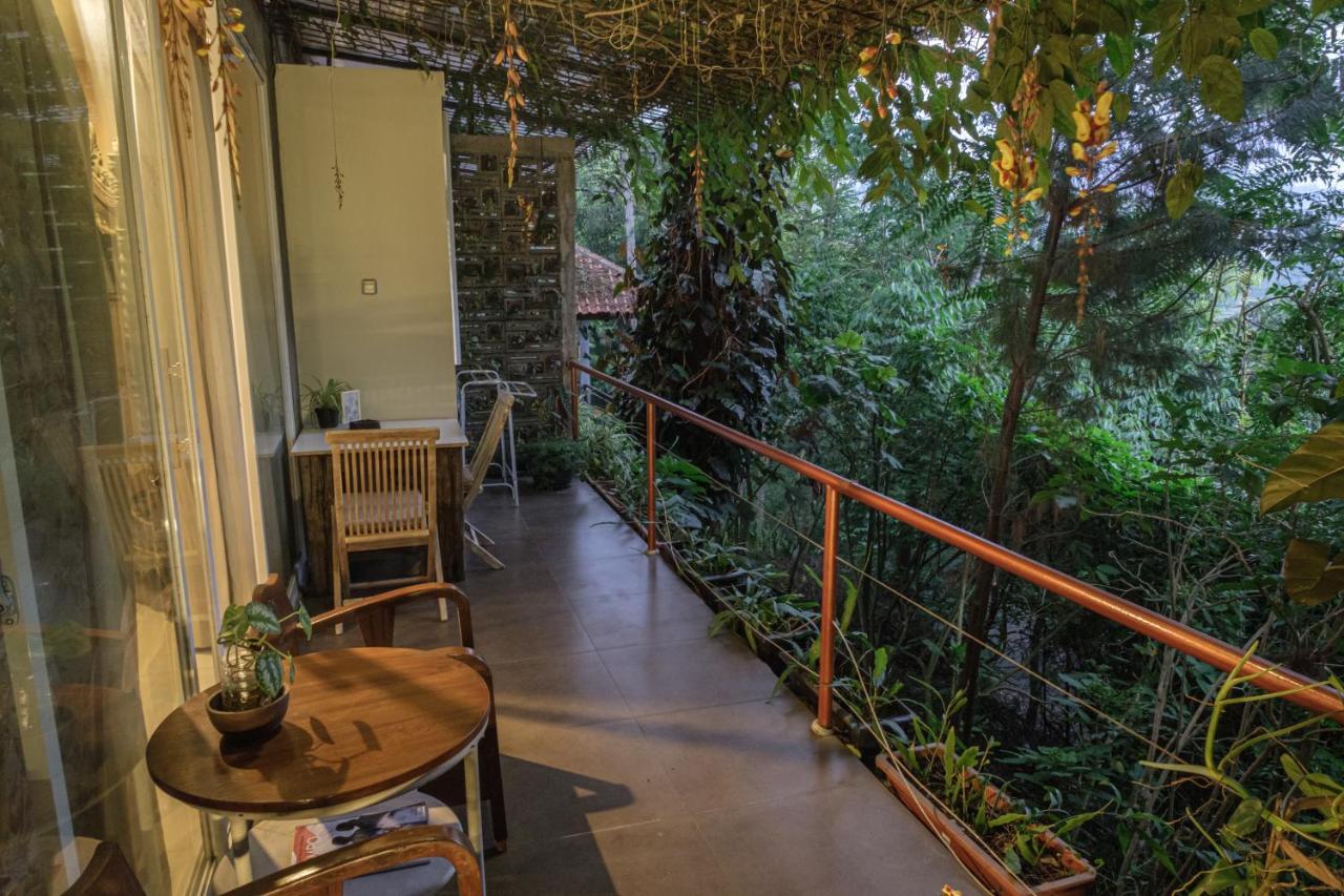 Ruth'S Bed & Breakfast Lembang Exterior photo