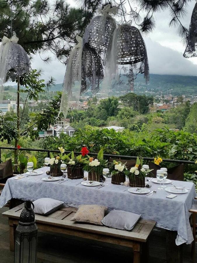 Ruth'S Bed & Breakfast Lembang Exterior photo